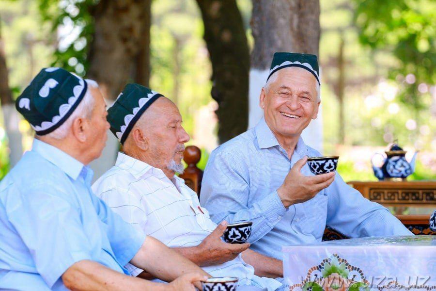 Какова средняя продолжительность жизни населения в Узбекистане?
