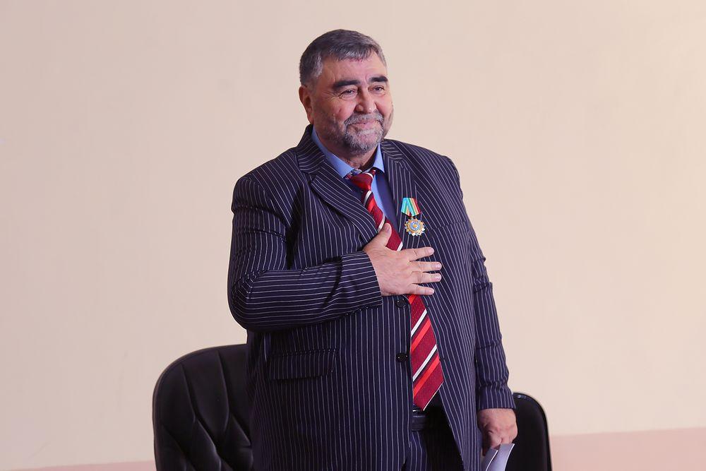 Узбекский публицист и писатель Исмет Кучиев награжден золотым орденом «Друг Азербайджана»