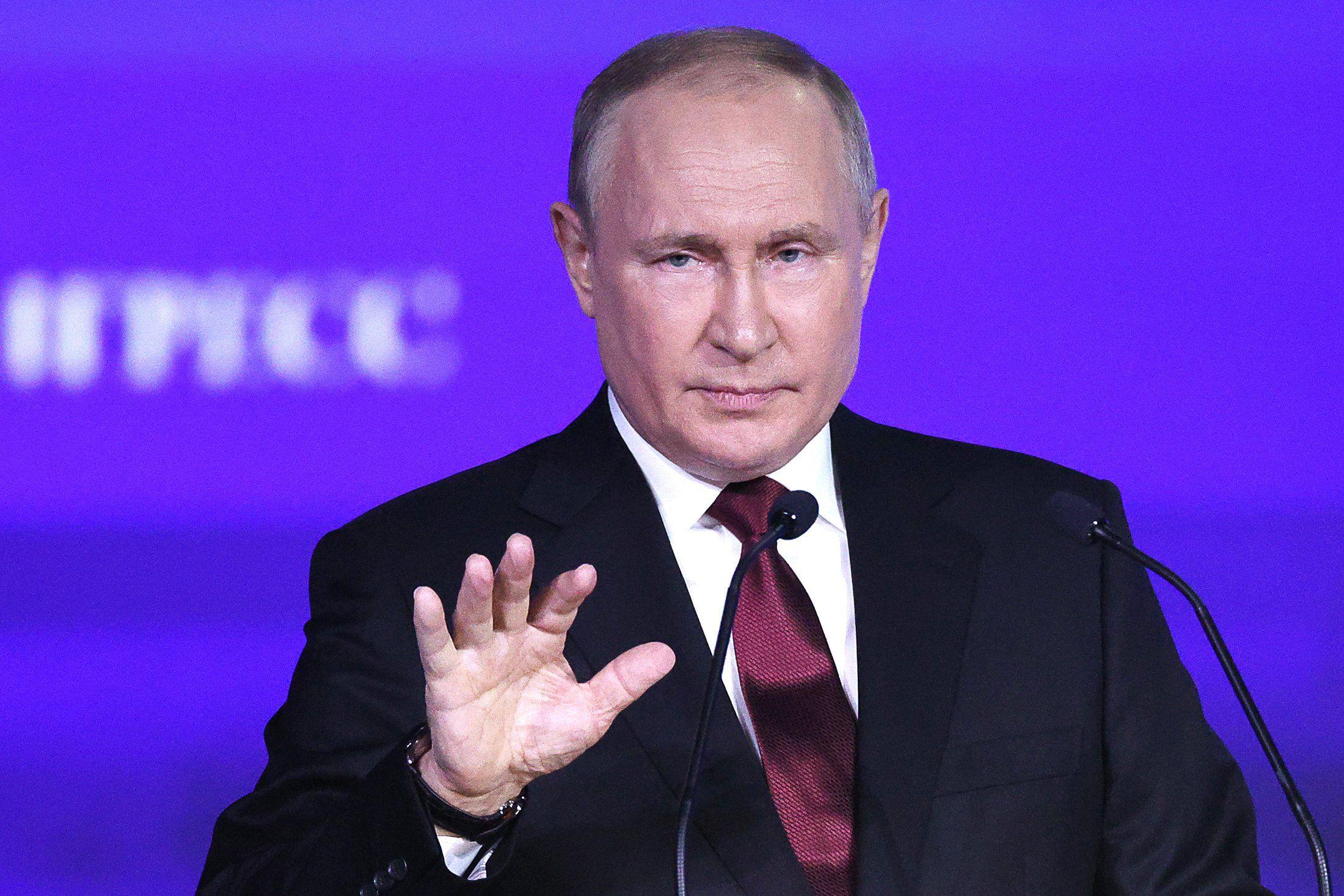 Путин заявил, что западные страны хотят разделить и подчинить Россию