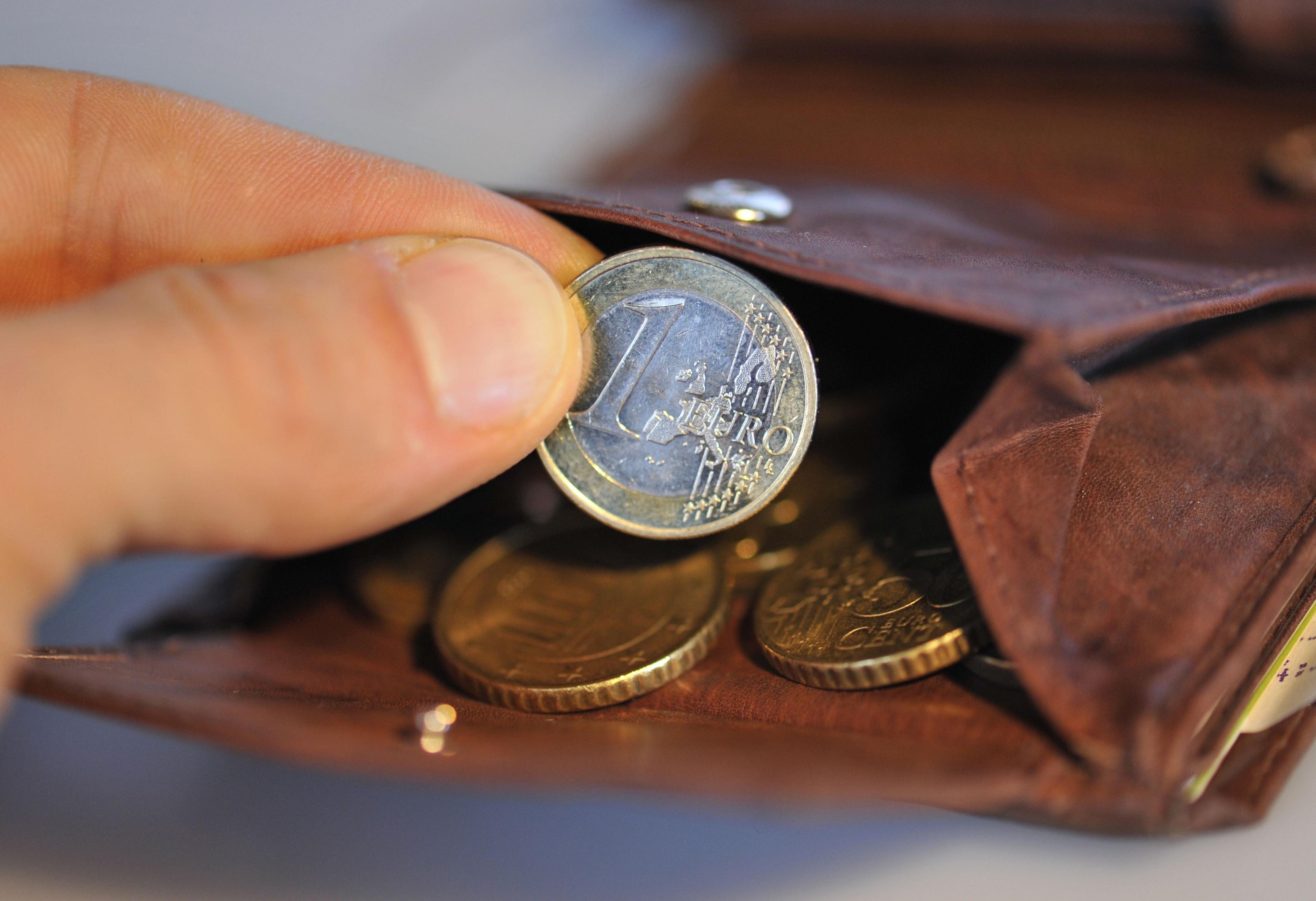 Yevrozonada inflyatsiya yana pasaydi