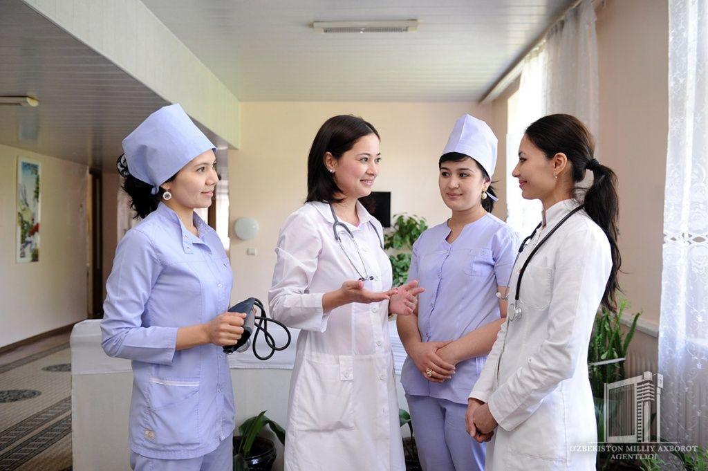 How much do doctors and nurses in Uzbekistan earn?