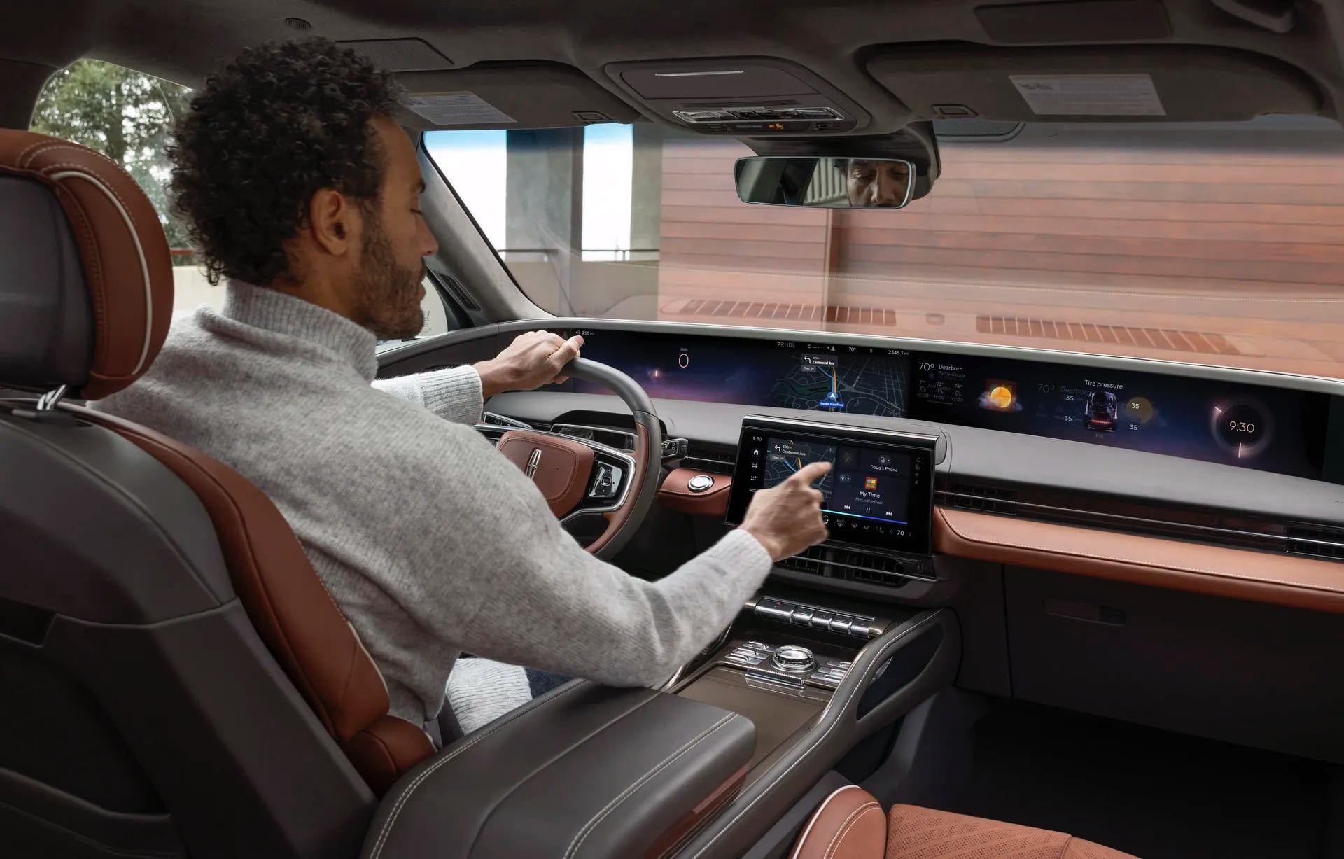 Компания Ford представила новый 48-дюймовый экран для автомобилей