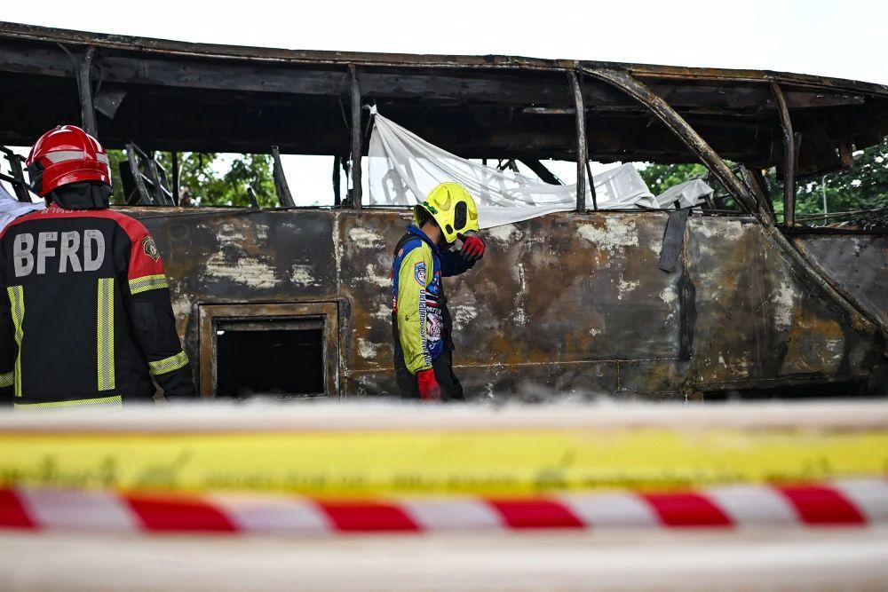 Fojiali avtohalokat: Tailandda maktab avtobusi yong‘inida 25 kishi halok bo‘ldi