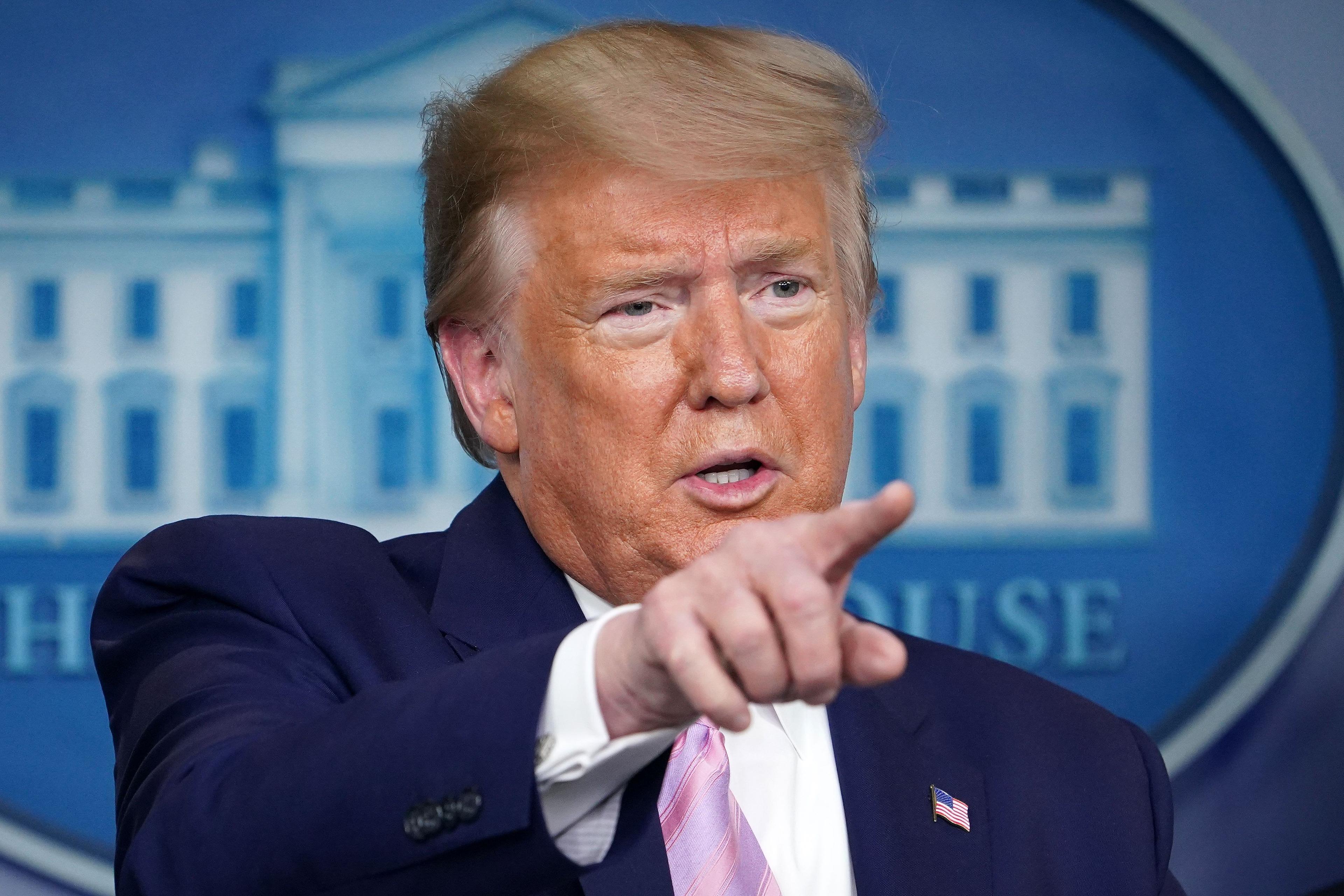 Трамп хочет положить конец «сумасшествию трансгендерства» во всем мире