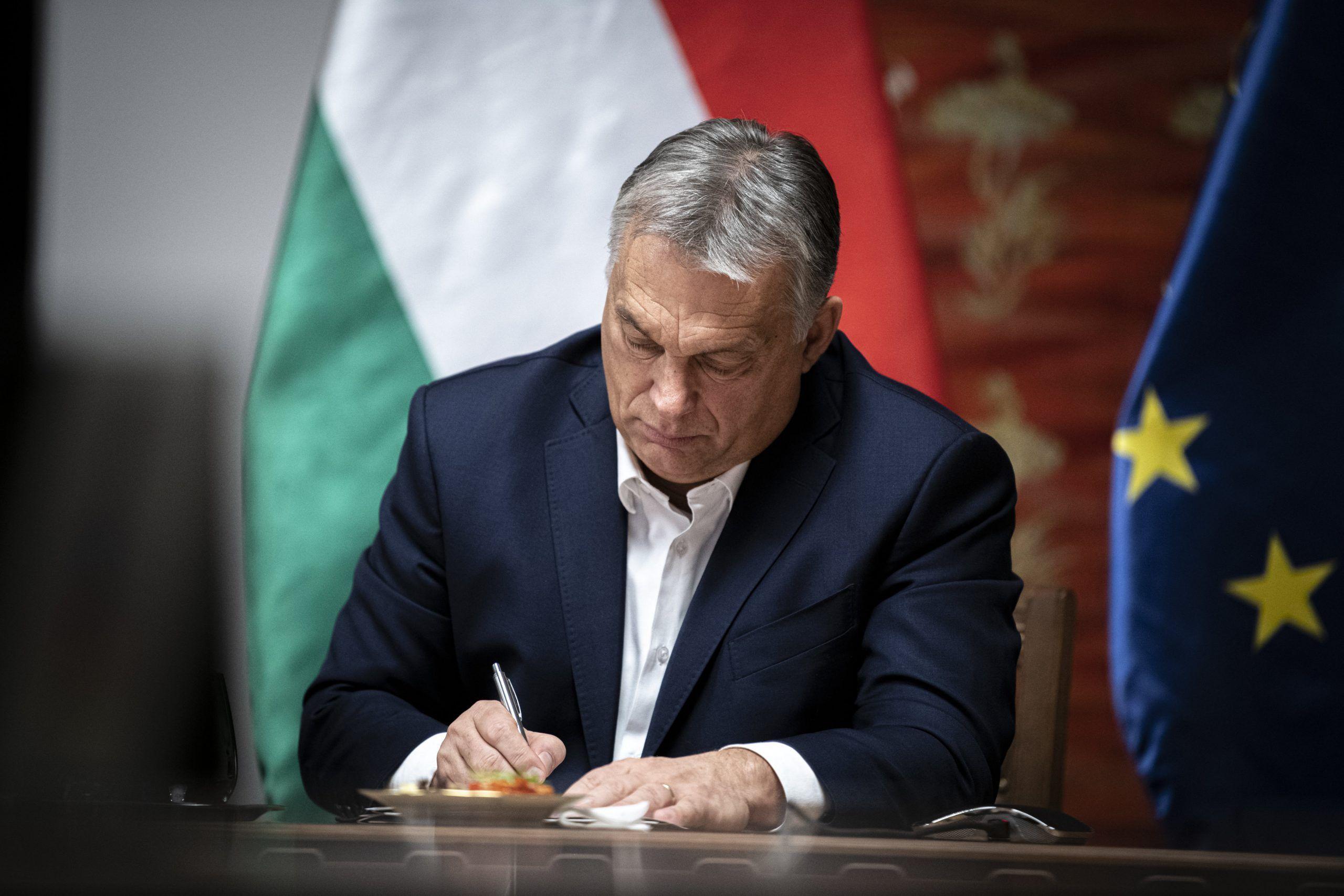 Орбан заявил о дефиците демократии в ЕС