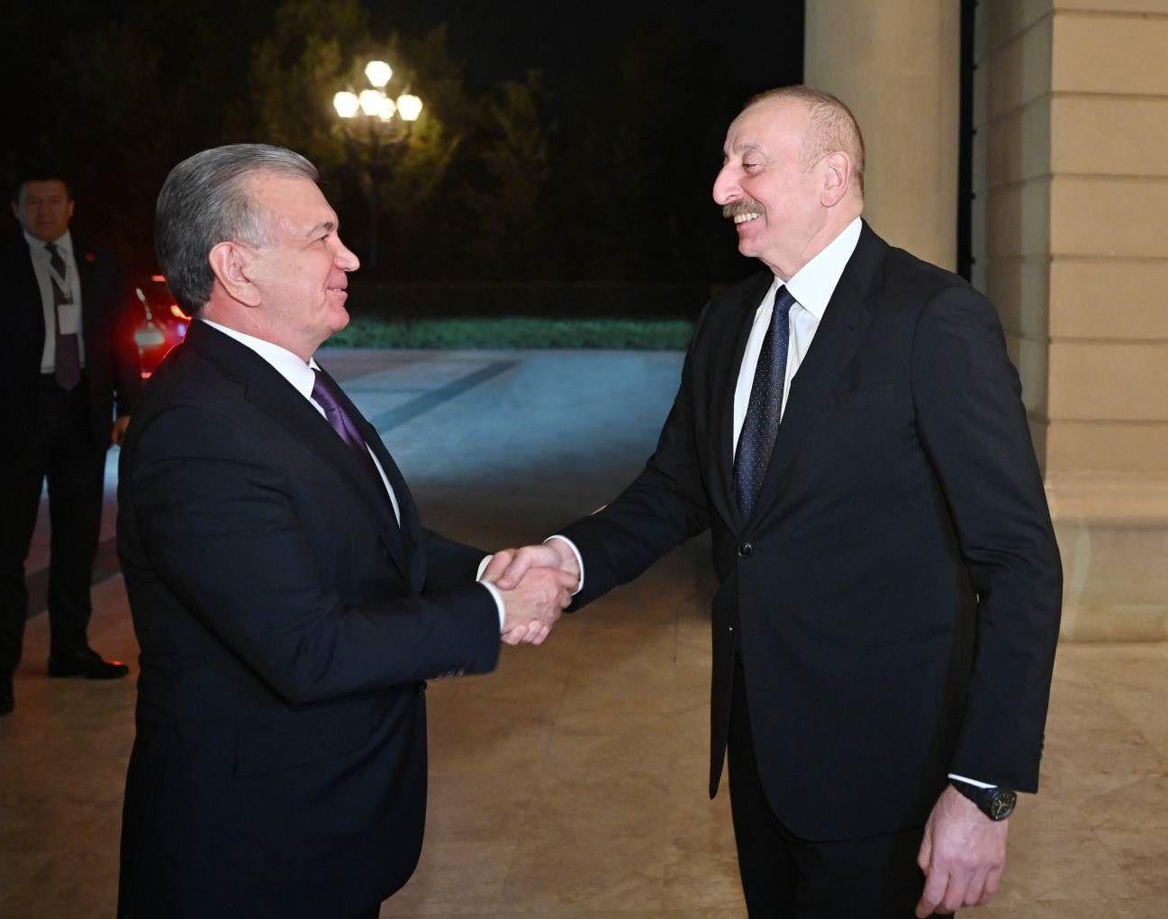 Президент Узбекистана поздравил лидера Азербайджана с успешным проведением президентских выборов