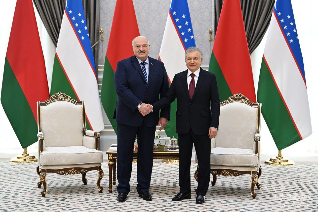 Mirziyoyev and Lukashenko meet