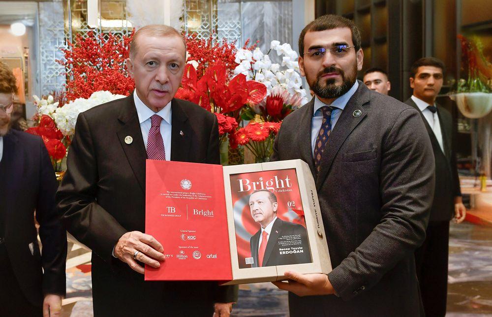 Bright Uzbekistan magazine officially handed over to Erdogan