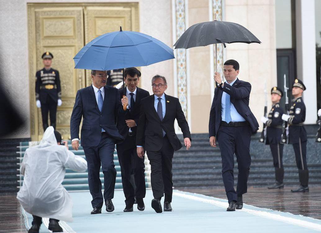 Премьер-министр Малайзии отправился в Самарканд после переговоров в Ташкенте