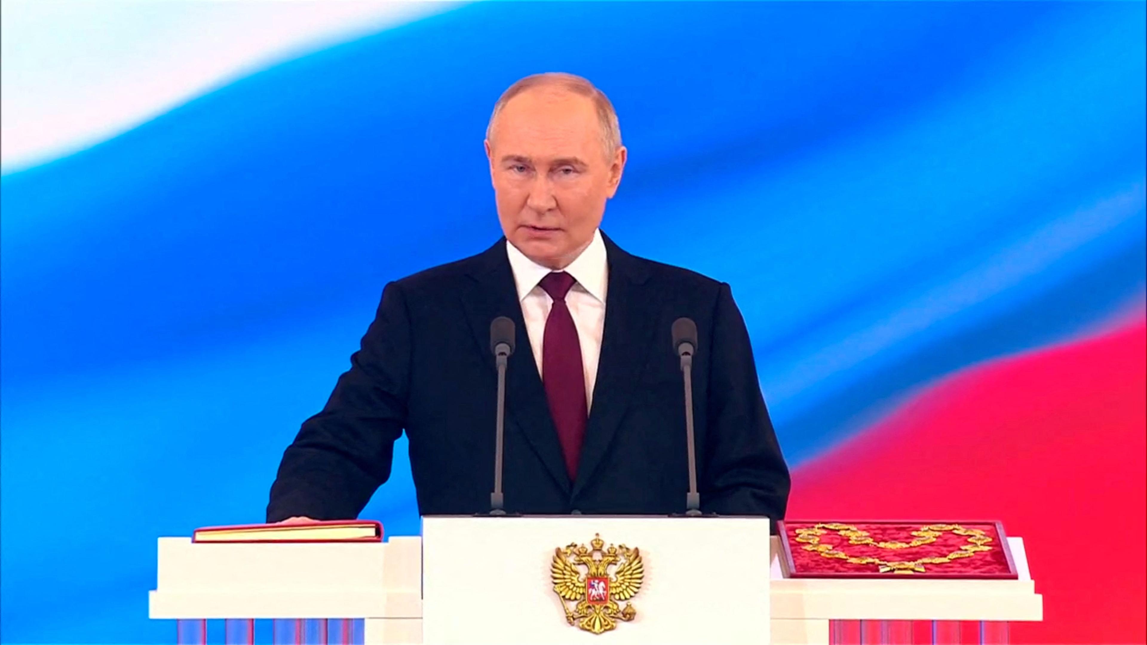 Putin officially takes office as President of Russia