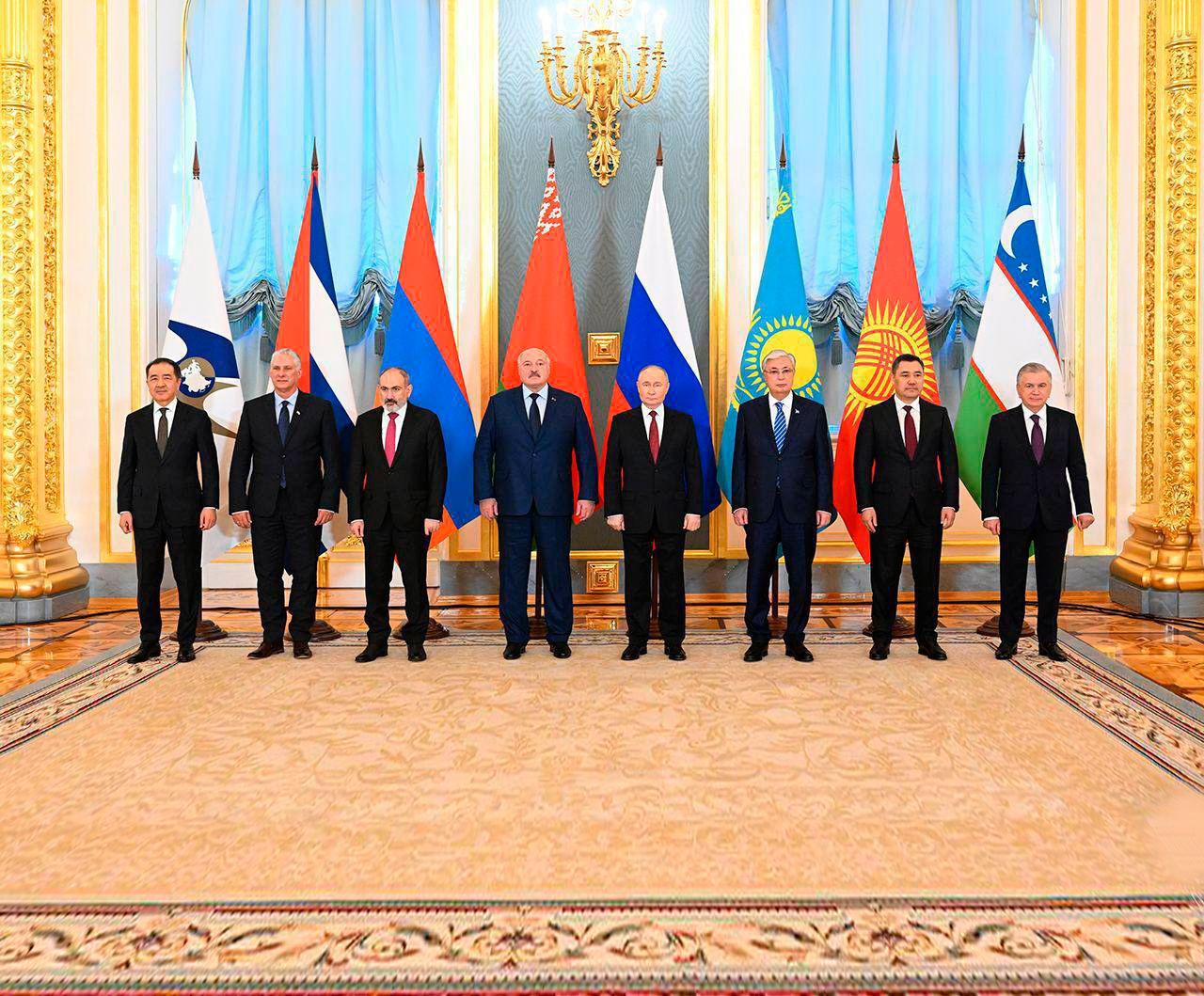 Шавкат Мирзиёев принял участие в юбилейном саммите Высшего Евразийского экономического совета