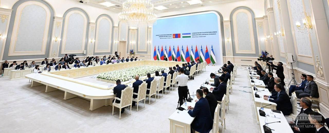 Presidents of Uzbekistan and Mongolia meet with business leaders from both countries