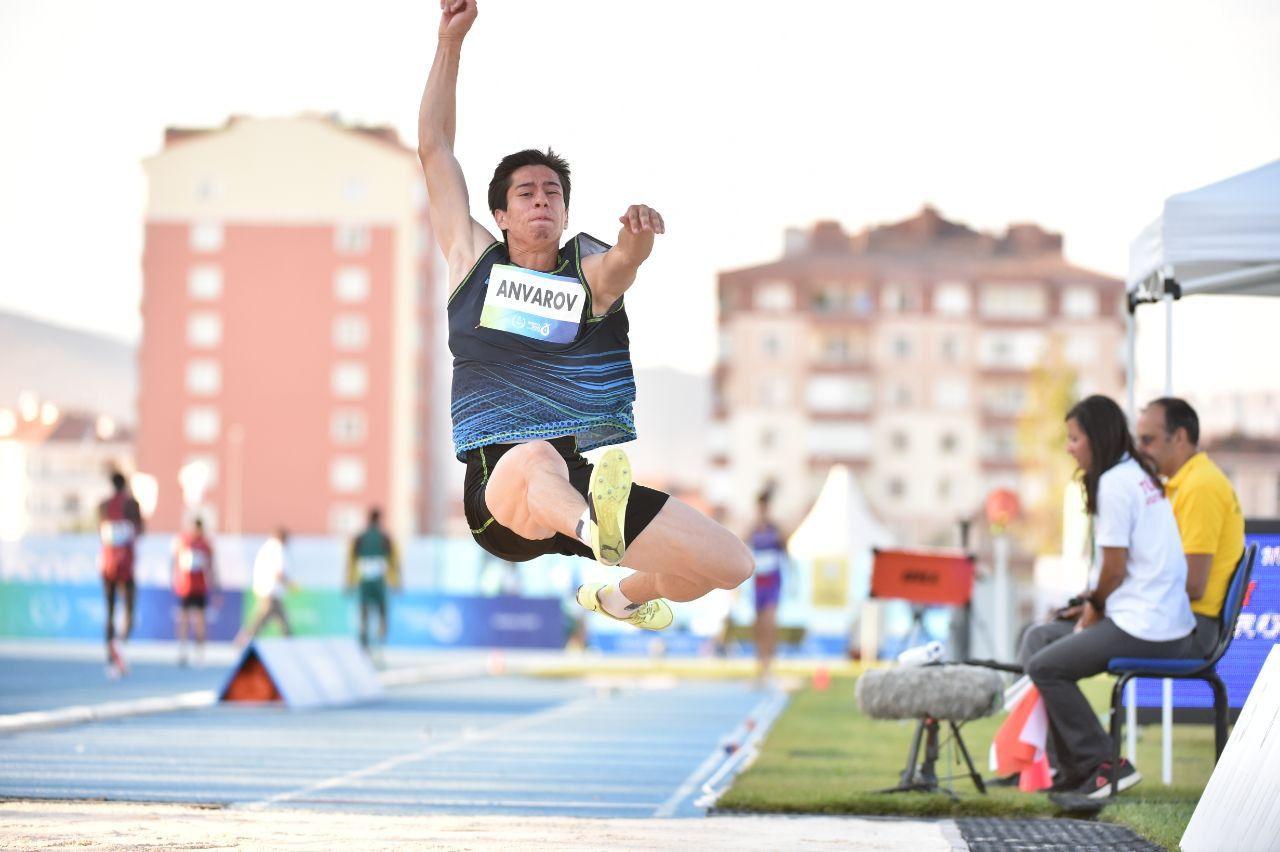 An athlete from Uzbekistan won silver at an international tournament in Prague