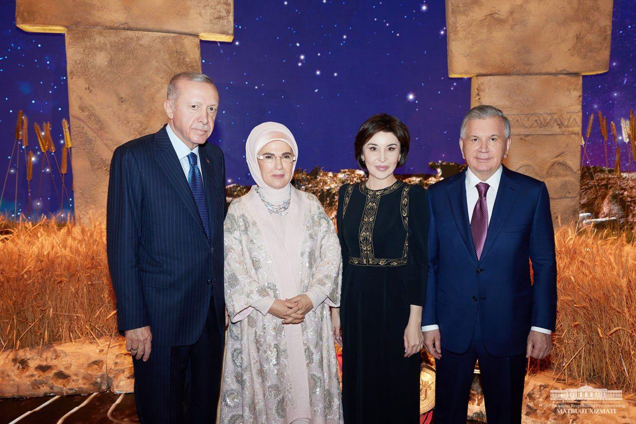 Мирзиёев и Эрдоган посетили выставку турецкой культуры, искусства и кухни в Анкаре