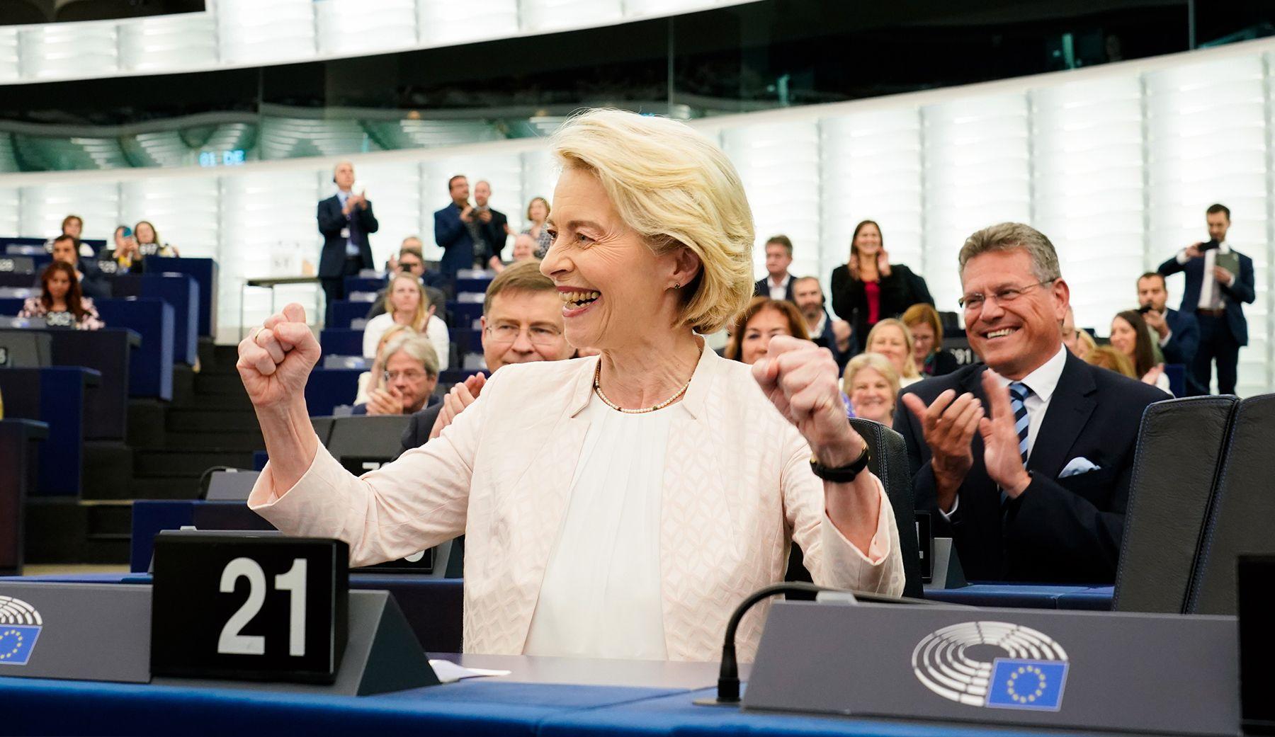Урсула фон дер Ляйен переизбрана на пост председателя Европейской комиссии