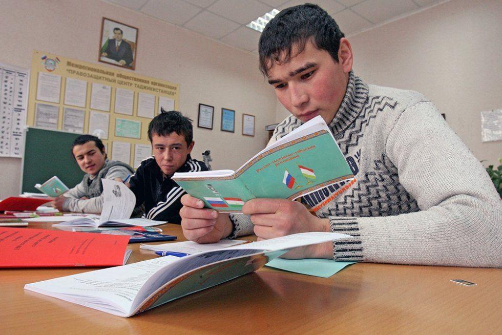 Russian Parliament Introduces Bill to Deport Migrants for Lack of Russian Language Proficiency