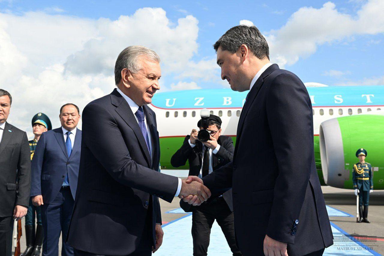 Shavkat Mirziyoyev arrives in Astana