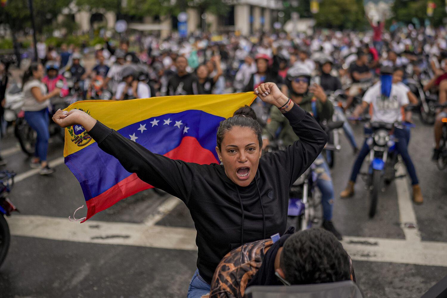 Maduro Demands Arrest of Opposition Leaders Amid Mass Protests