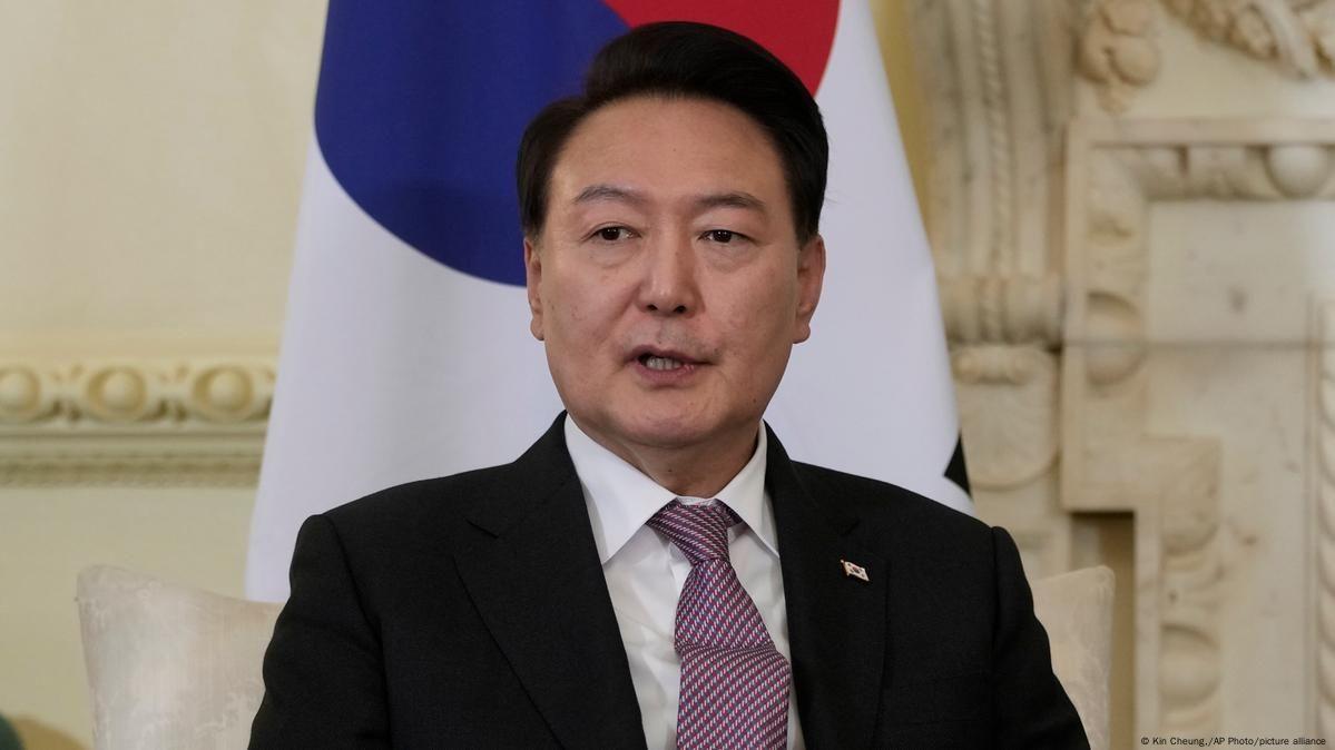 Janubiy Koreyada lavozimidan chetlatilgan Prezident Yun hibsga olindi