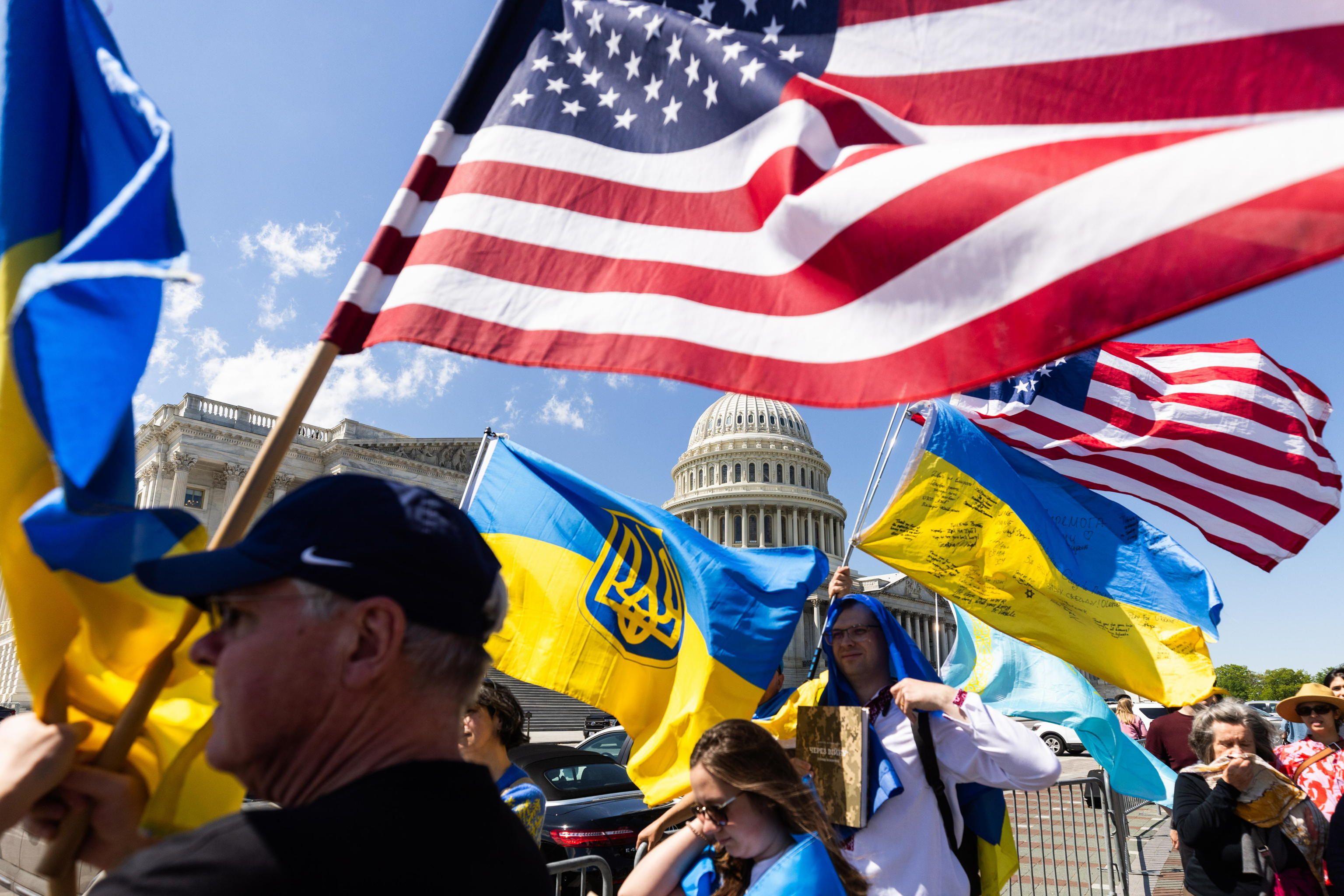 Tramp Ukrainaga yordamni muzlatib qo‘ydi