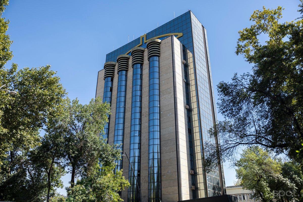 Central Bank Penalizes Banks and Restricts Two Payment Systems