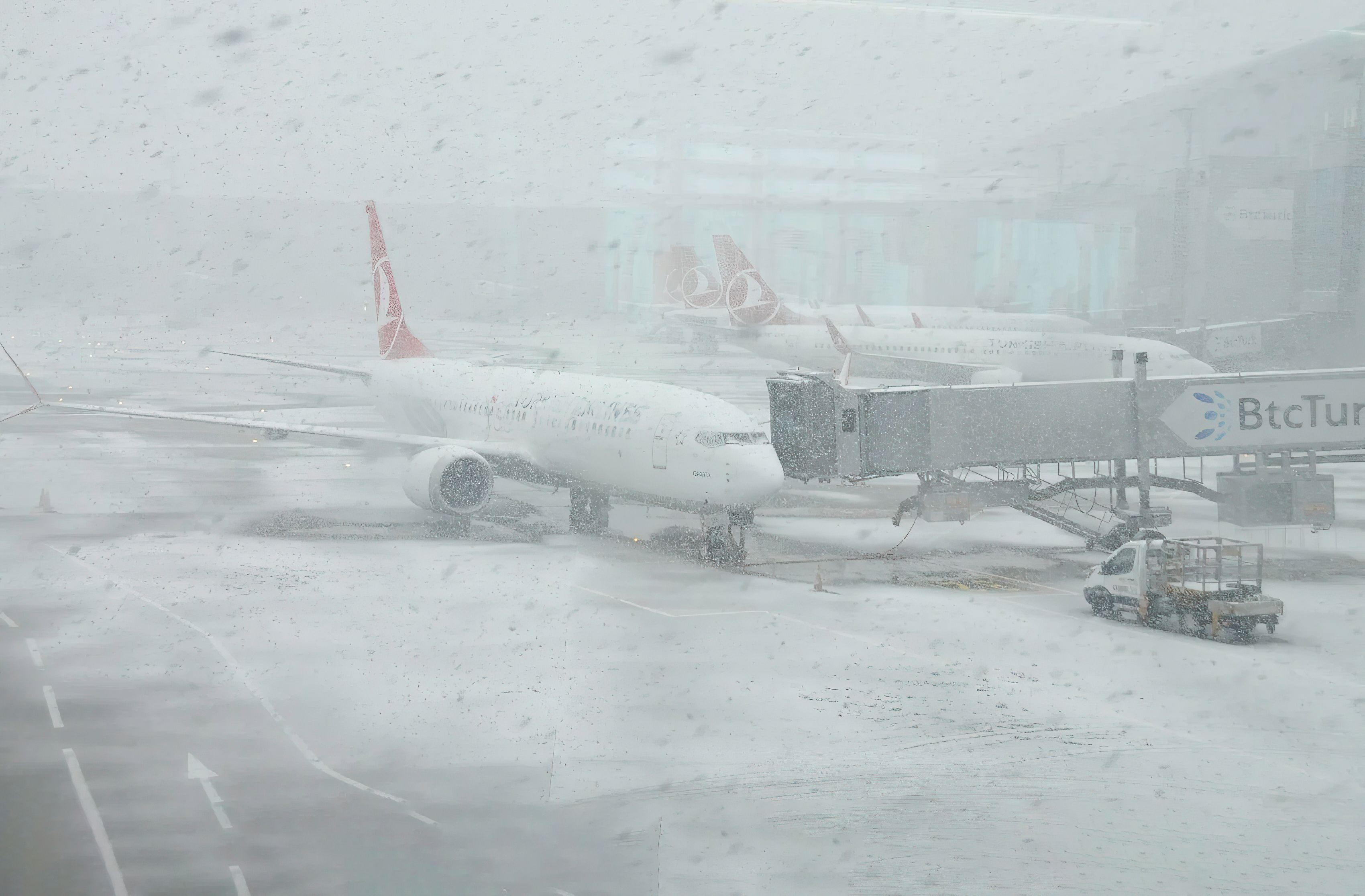 Flights Canceled in Istanbul Due to Heavy Snowfall