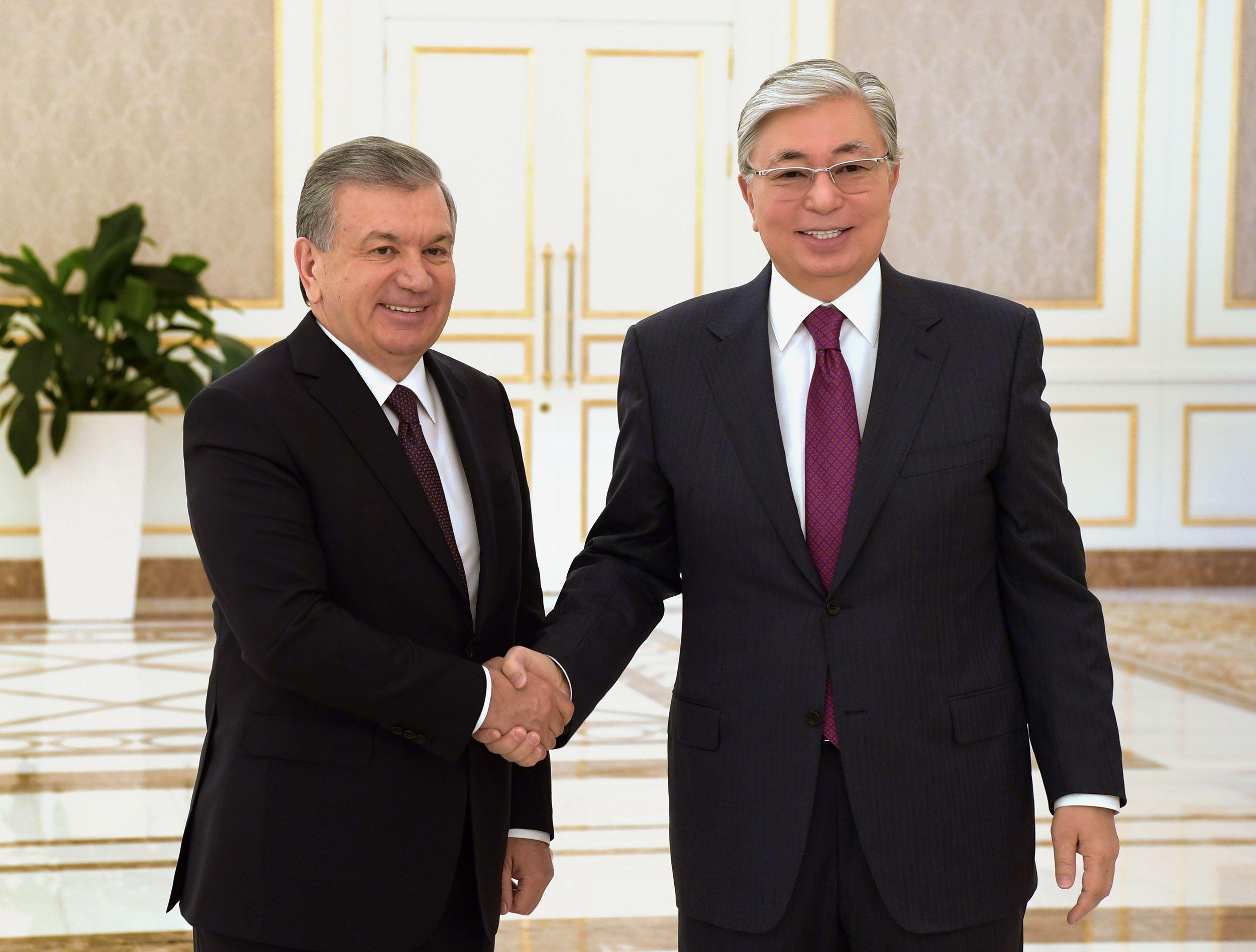 Shavkat Mirziyoyev Qasim-Jomart Toqayevni tabriklab, hamkorlikning asosiy masalalarini muhokama qildi