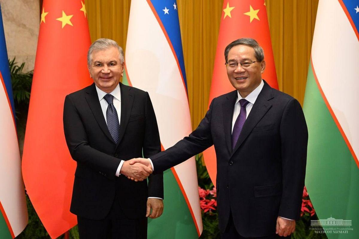 Шавкат Мирзиёев пригласил Ли Цян в Узбекистан