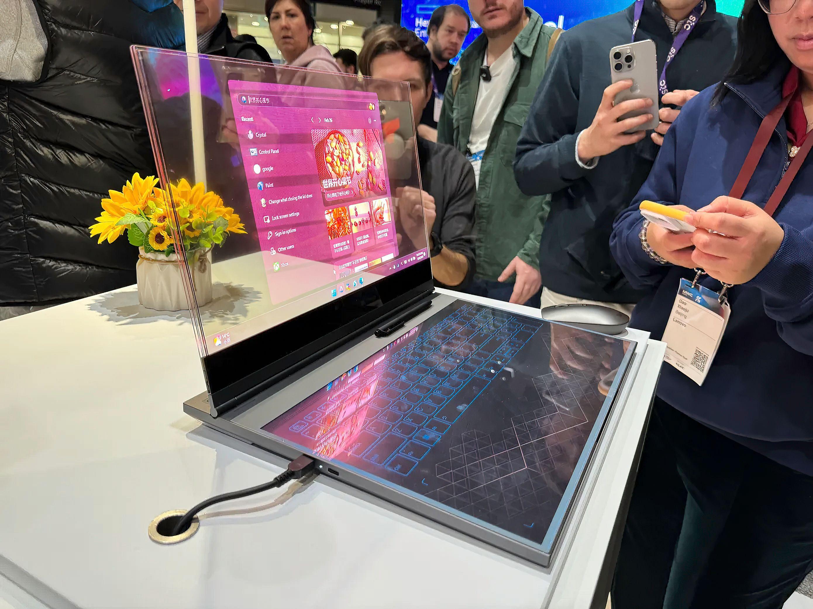 Lenovo представила концепт прозрачного ноутбука