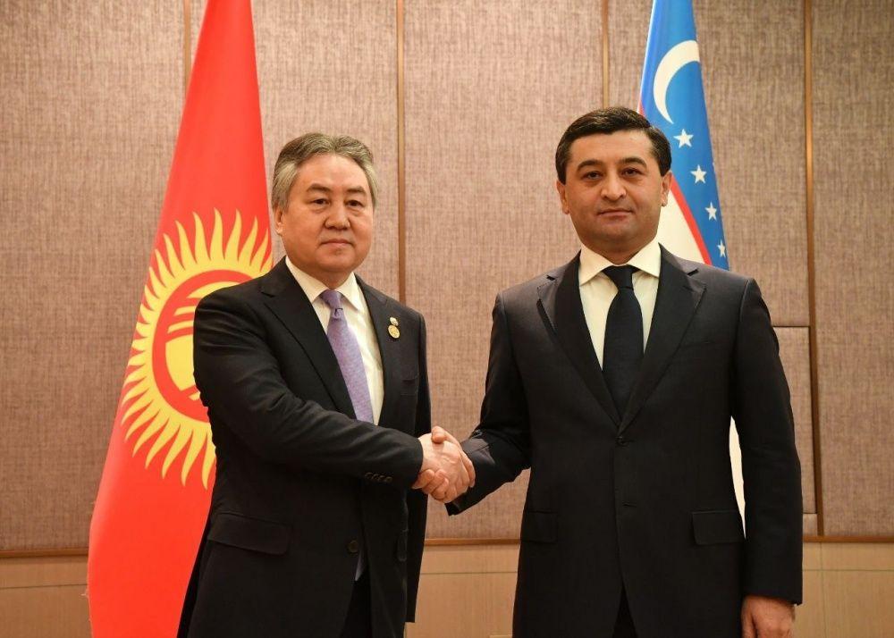 Президент Узбекистана дал поручение по оказанию помощи Кыргызстану